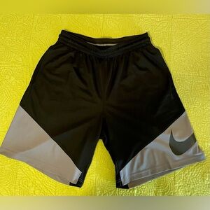 Men’s Size Large Black & Gray Nike Athletic Shorts
